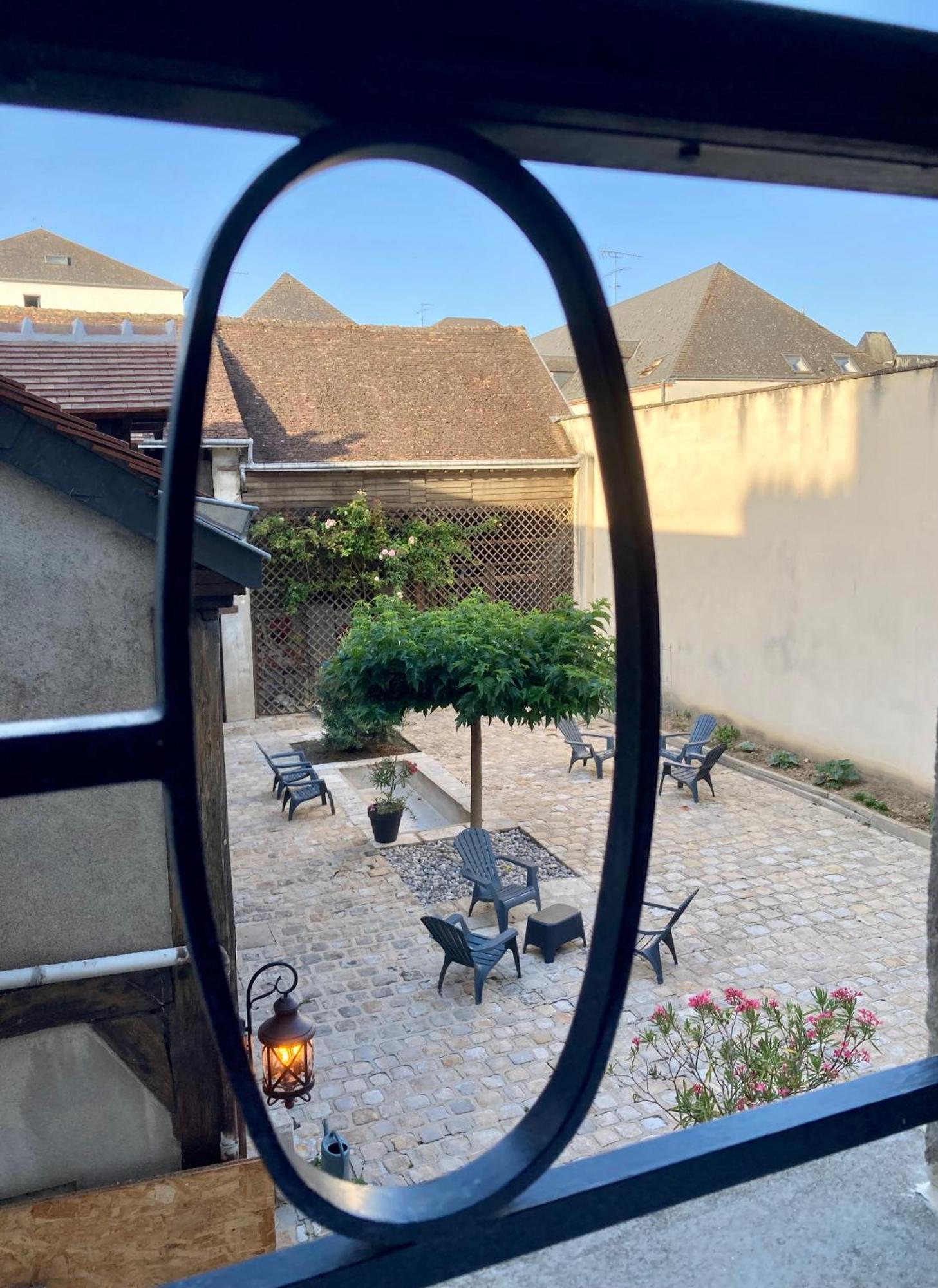La Maison Virginie Appartements Climatises De 1 A 5 Pers Cosy Hyper Centre Cour Parking Linge Fibre Proximite Port Lac Canal Piscine Montargis Dış mekan fotoğraf