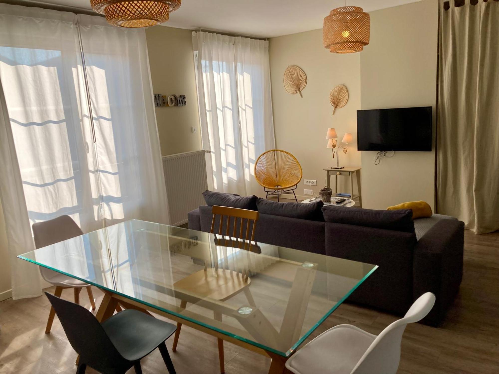 La Maison Virginie Appartements Climatises De 1 A 5 Pers Cosy Hyper Centre Cour Parking Linge Fibre Proximite Port Lac Canal Piscine Montargis Dış mekan fotoğraf
